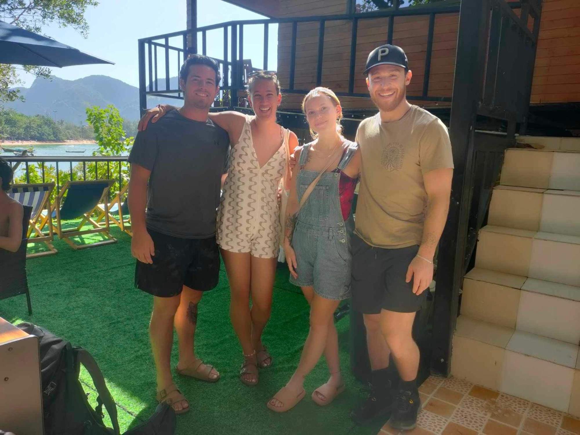 Sweed Dee Seaview Hostel Фи Фи Айлънд Екстериор снимка