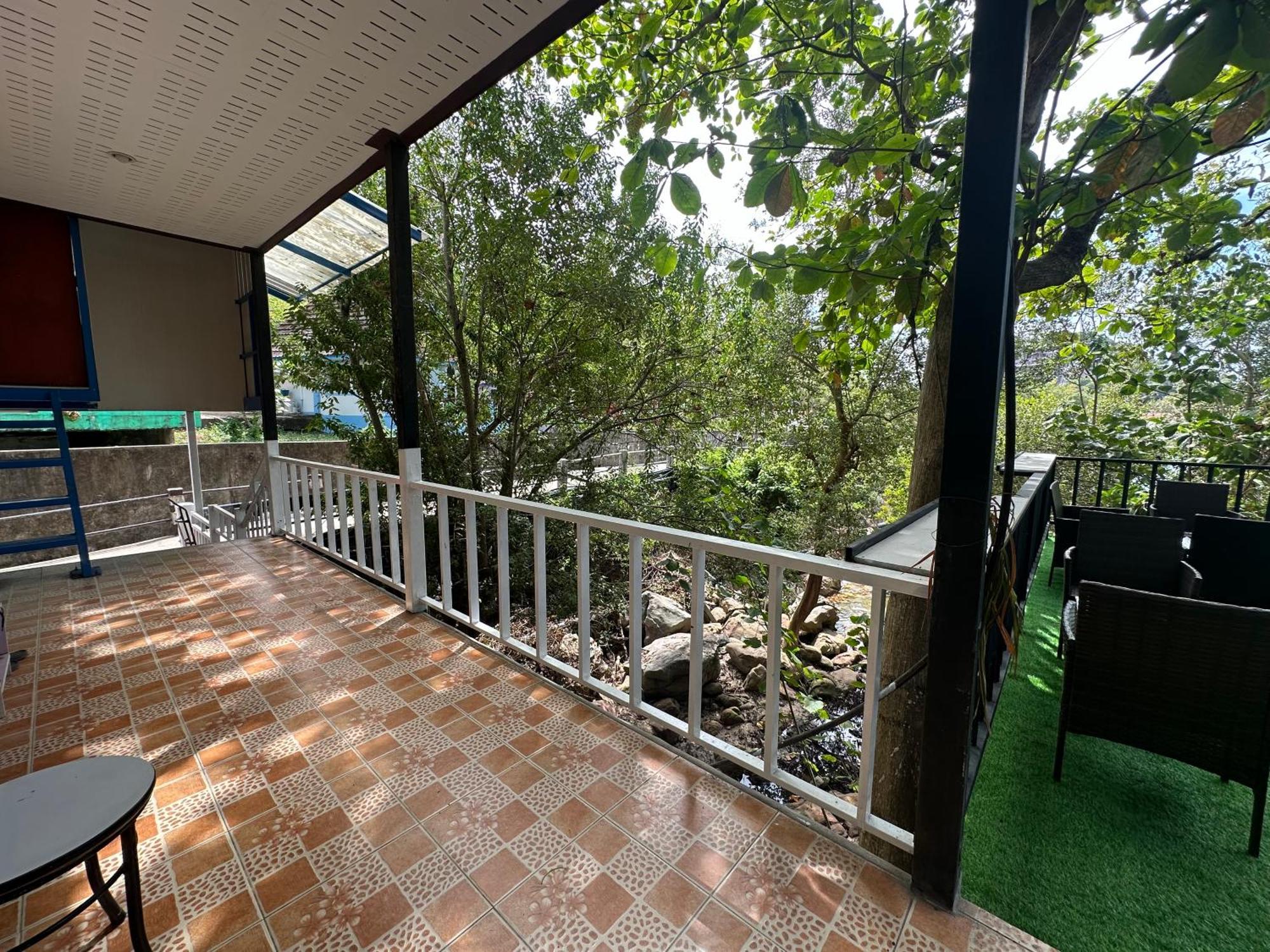 Sweed Dee Seaview Hostel Фи Фи Айлънд Екстериор снимка