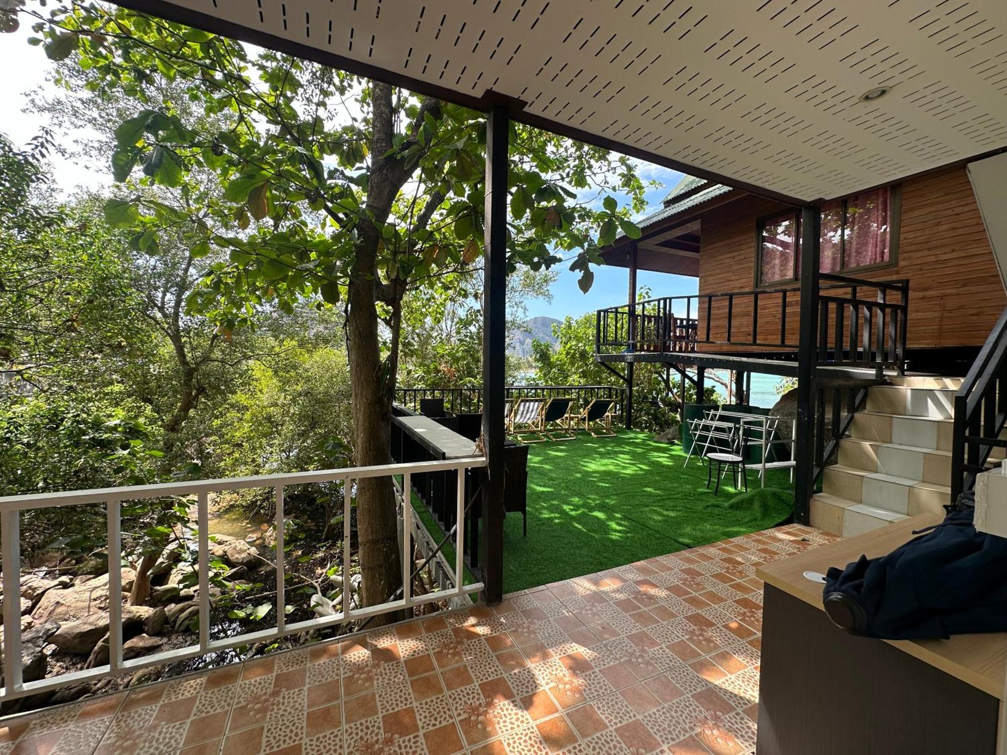 Sweed Dee Seaview Hostel Фи Фи Айлънд Екстериор снимка